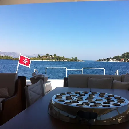 Doha M/y Botel *