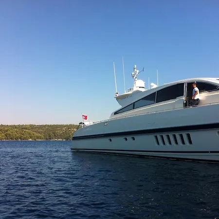 Doha M/y Botel *