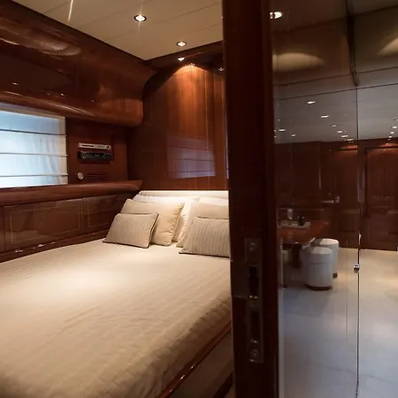 ספינת מלון Doha M/y באיה סרדיניה